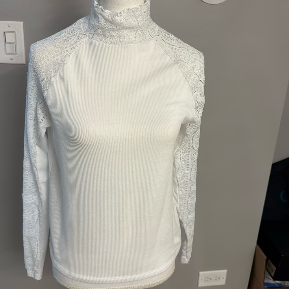 Serra nude and white blouses size XL